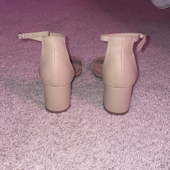 6 1/2 Madden Girl Tan Heels - Picture 2 of 3